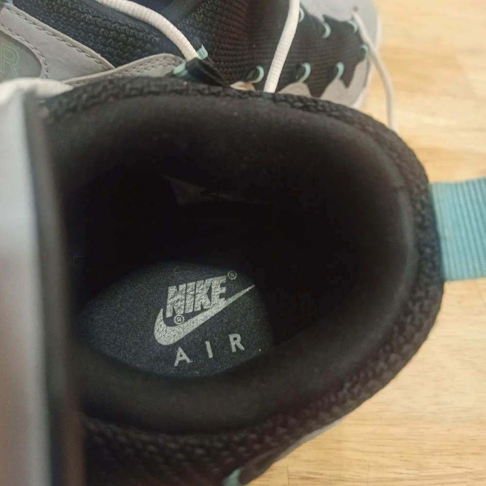 Nike Air More Money Island Green Wolf Grey size 10 - Picture 13 of 13